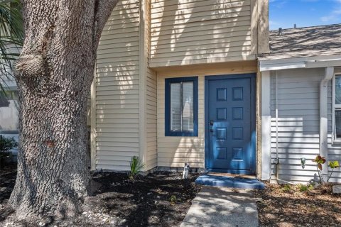 Townhouse in Tampa, Florida 2 bedrooms, 115.94 sq.m. № 2135917 - photo 3