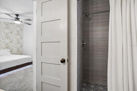 Townhouse in Tampa, Florida 2 bedrooms, 115.94 sq.m. № 2135917 - photo 22