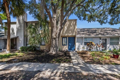 Townhouse in Tampa, Florida 2 bedrooms, 115.94 sq.m. № 2135917 - photo 2