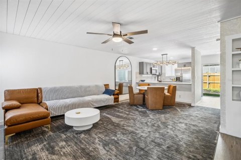 Townhouse in Tampa, Florida 2 bedrooms, 115.94 sq.m. № 2135917 - photo 6