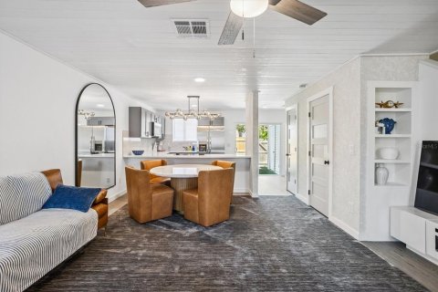Townhouse in Tampa, Florida 2 bedrooms, 115.94 sq.m. № 2135917 - photo 4