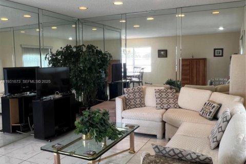 Condo in Delray Beach, Florida, 1 bedroom  № 1990254 - photo 5