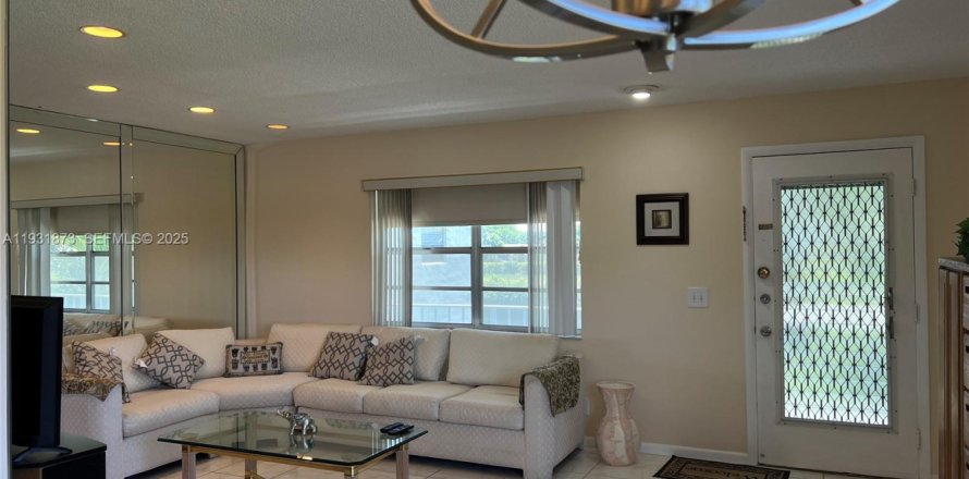 Condo in Delray Beach, Florida, 1 bedroom  № 1990254