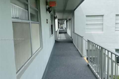 Condo in Delray Beach, Florida, 1 bedroom  № 1990254 - photo 14