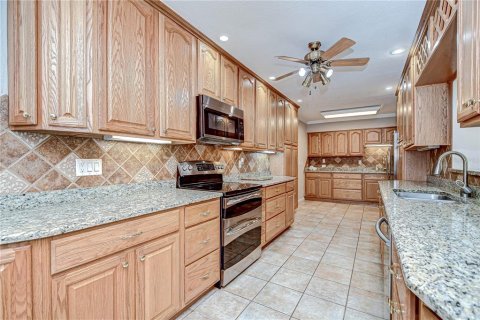 Villa ou maison à vendre à Tampa, Floride: 4 chambres, 215.44 m2 № 1894132 - photo 9