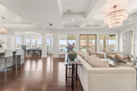 Casa en venta en Saint Petersburg, Florida, 4 dormitorios, 396.14 m2 № 2205103 - foto 4