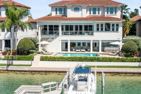 Casa en Saint Petersburg, Florida 4 dormitorios, 396.14 m2 № 2205103