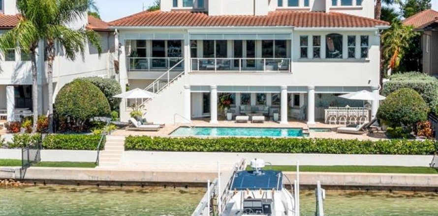 Casa en Saint Petersburg, Florida 4 dormitorios, 396.14 m2 № 2205103