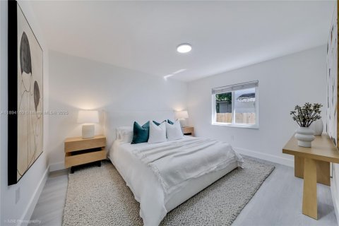 Casa en venta en Miami, Florida, 4 dormitorios, 323.86 m2 № 1945900 - foto 19