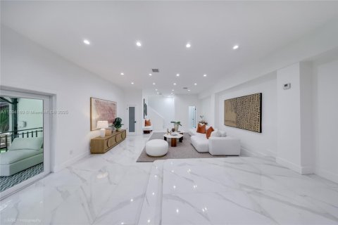 Casa en venta en Miami, Florida, 4 dormitorios, 323.86 m2 № 1945900 - foto 4