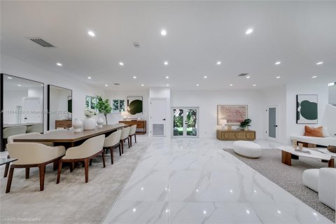Casa en venta en Miami, Florida, 4 dormitorios, 323.86 m2 № 1945900 - foto 2