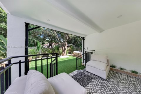 Casa en venta en Miami, Florida, 4 dormitorios, 323.86 m2 № 1945900 - foto 22