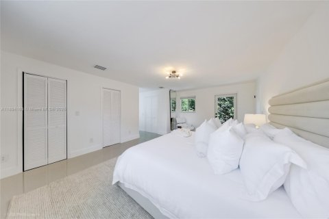Casa en venta en Miami, Florida, 4 dormitorios, 323.86 m2 № 1945900 - foto 10