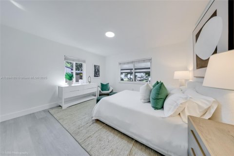 Casa en venta en Miami, Florida, 4 dormitorios, 323.86 m2 № 1945900 - foto 20
