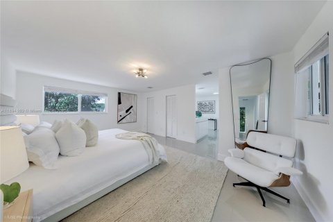 Casa en venta en Miami, Florida, 4 dormitorios, 323.86 m2 № 1945900 - foto 9