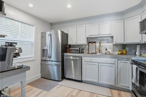 Casa en venta en Tampa, Florida, 4 dormitorios, 134.71 m2 № 2212936 - foto 9