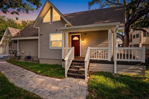 Villa ou maison à Tampa, Floride 4 chambres, 134.71 m2 № 2212936