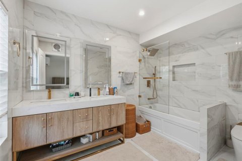 Casa en venta en Tampa, Florida, 4 dormitorios, 134.71 m2 № 2212936 - foto 14