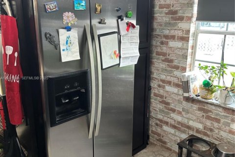 Townhouse in Miami Gardens, Florida 2 bedrooms, 107.02 sq.m. № 1989991 - photo 4