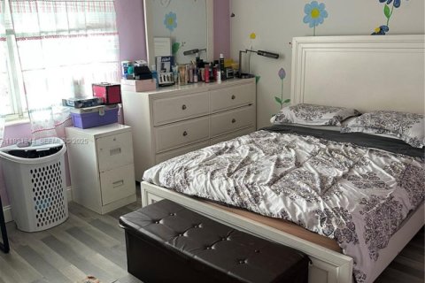 Townhouse in Miami Gardens, Florida 2 bedrooms, 107.02 sq.m. № 1989991 - photo 8