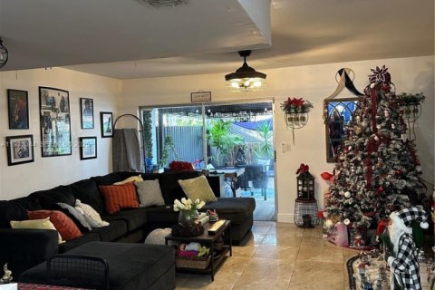 Townhouse in Miami Gardens, Florida 2 bedrooms, 107.02 sq.m. № 1989991 - photo 5