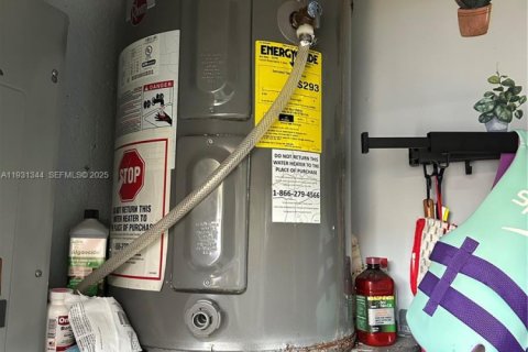 Townhouse in Miami Gardens, Florida 2 bedrooms, 107.02 sq.m. № 1989991 - photo 11