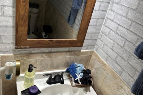 Townhouse in Miami Gardens, Florida 2 bedrooms, 107.02 sq.m. № 1989991 - photo 9