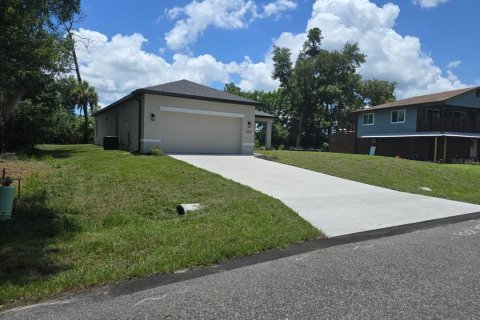 House in North Port, Florida 3 bedrooms, 150.04 sq.m. № 2209879 - photo 2