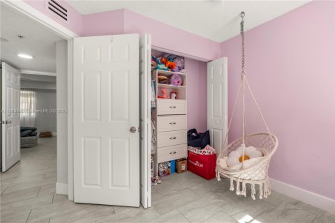 Townhouse in Aventura, Florida 4 bedrooms, 137.59 sq.m. № 1925030 - photo 22