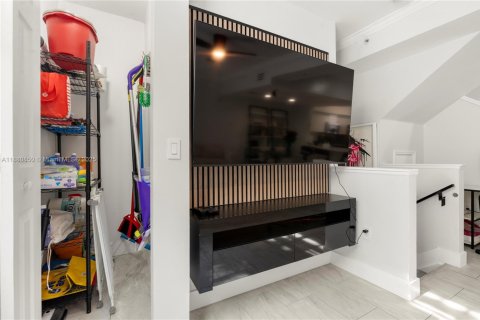 Townhouse in Aventura, Florida 4 bedrooms, 137.59 sq.m. № 1925030 - photo 9