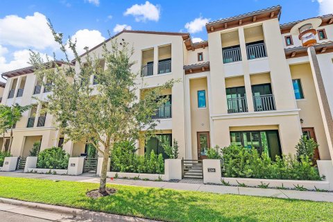 Townhouse in Palm Beach Gardens, Florida 4 bedrooms, 263.84 sq.m. № 2275808