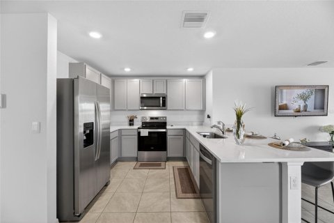 House in Wimauma, Florida 3 bedrooms, 145.48 sq.m. № 2234284 - photo 3