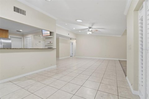 House in Orlando, Florida 3 bedrooms, 181.53 sq.m. № 2201280 - photo 14
