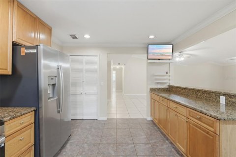House in Orlando, Florida 3 bedrooms, 181.53 sq.m. № 2201280 - photo 17