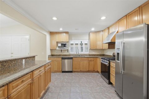 House in Orlando, Florida 3 bedrooms, 181.53 sq.m. № 2201280 - photo 15