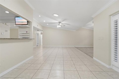 House in Orlando, Florida 3 bedrooms, 181.53 sq.m. № 2201280 - photo 9