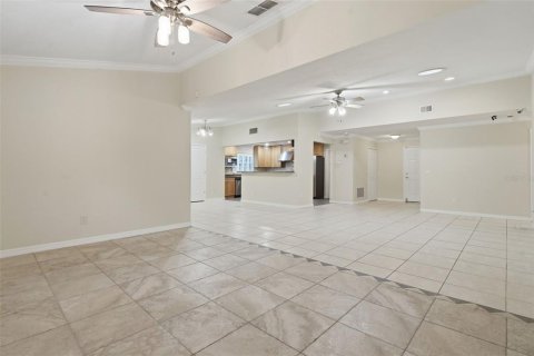 House in Orlando, Florida 3 bedrooms, 181.53 sq.m. № 2201280 - photo 7
