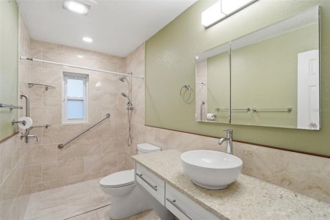 House in Orlando, Florida 3 bedrooms, 181.53 sq.m. № 2201280 - photo 24