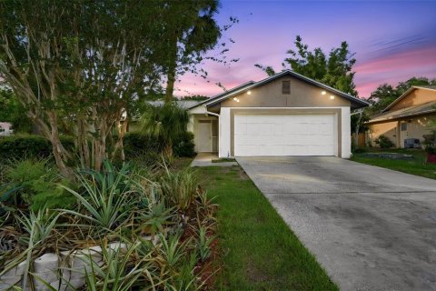 House in Orlando, Florida 3 bedrooms, 181.53 sq.m. № 2201280 - photo 2