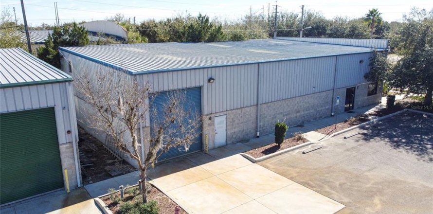 Propiedad comercial en DeBary, Florida № 1824317