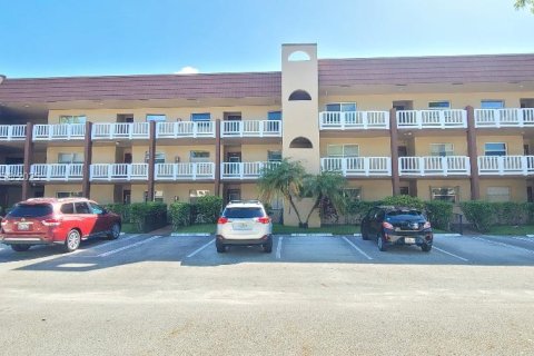 Condo in Sunrise, Florida, 2 bedrooms  № 1872250 - photo 1