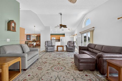 Casa en venta en Royal Palm Beach, Florida, 3 dormitorios, 254.09 m2 № 1951535 - foto 14