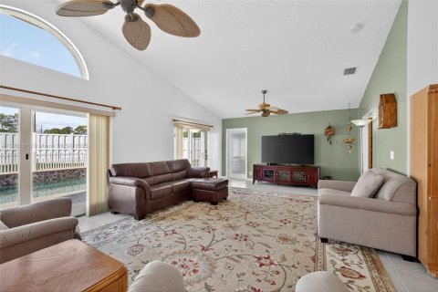 Casa en venta en Royal Palm Beach, Florida, 3 dormitorios, 254.09 m2 № 1951535 - foto 16