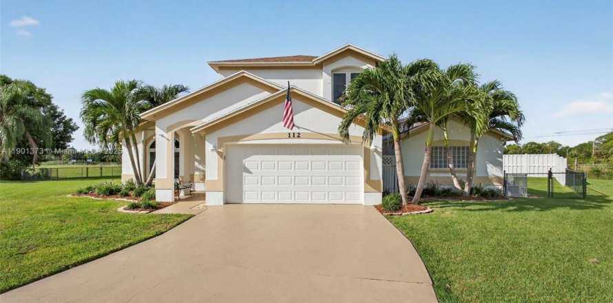 Casa en Royal Palm Beach, Florida 3 dormitorios, 254.09 m2 № 1951535