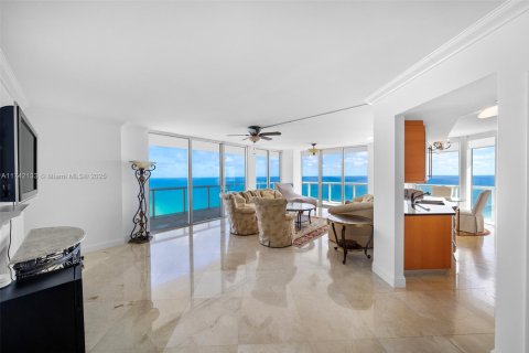 Condominio en venta en Miami Beach, Florida, 3 dormitorios, 163.6 m2 № 1951092 - foto 24
