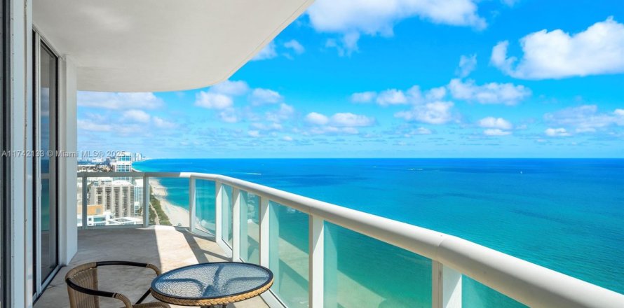 Condominio en Miami Beach, Florida, 3 dormitorios № 1951092