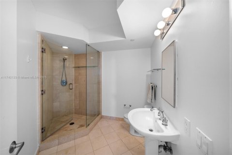Condominio en venta en Miami Beach, Florida, 3 dormitorios, 163.6 m2 № 1951092 - foto 14