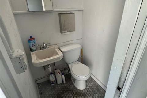 Immobilier commercial à louer à Gulfport, Floride: 1797.57 m2 № 1780466 - photo 9