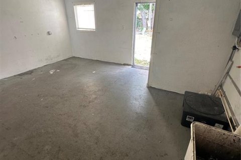 Immobilier commercial à louer à Gulfport, Floride: 1797.57 m2 № 1780466 - photo 5