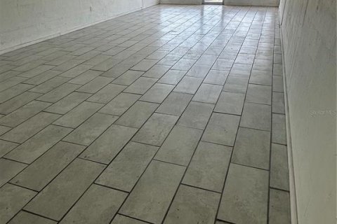 Immobilier commercial à louer à Gulfport, Floride: 1797.57 m2 № 1780466 - photo 2